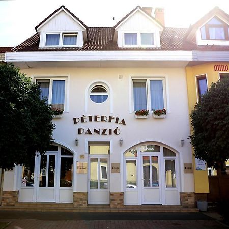 Peterfia Panzio Hotell Debrecen Eksteriør bilde