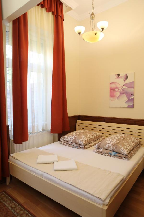 Peterfia Panzio Hotell Debrecen Eksteriør bilde