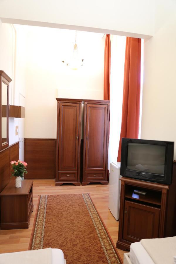 Peterfia Panzio Hotell Debrecen Eksteriør bilde