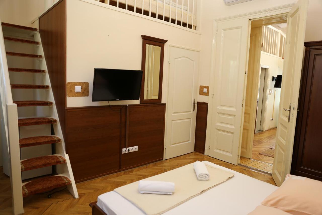 Peterfia Panzio Hotell Debrecen Eksteriør bilde