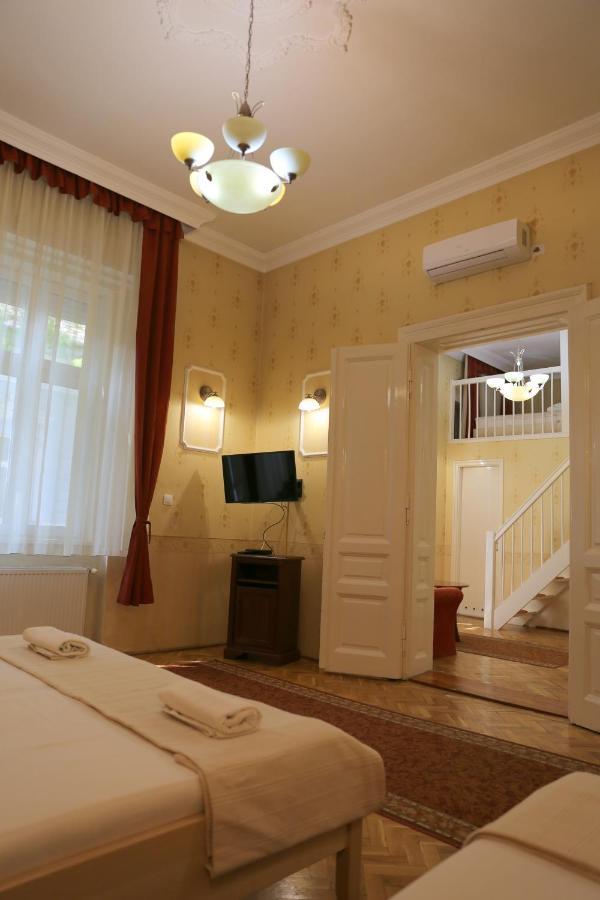 Peterfia Panzio Hotell Debrecen Eksteriør bilde