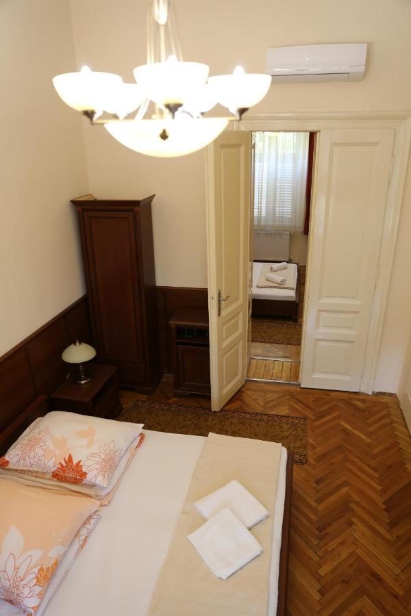 Peterfia Panzio Hotell Debrecen Eksteriør bilde