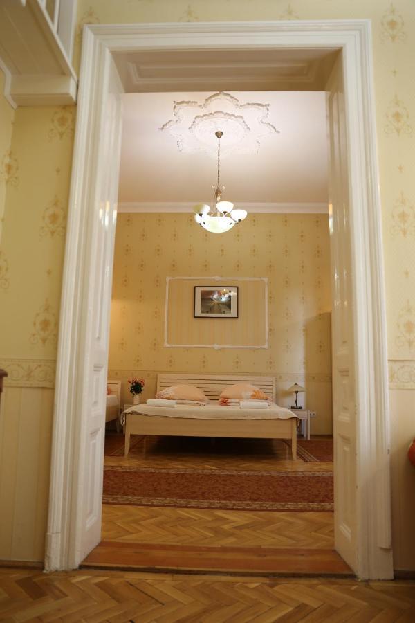 Peterfia Panzio Hotell Debrecen Eksteriør bilde