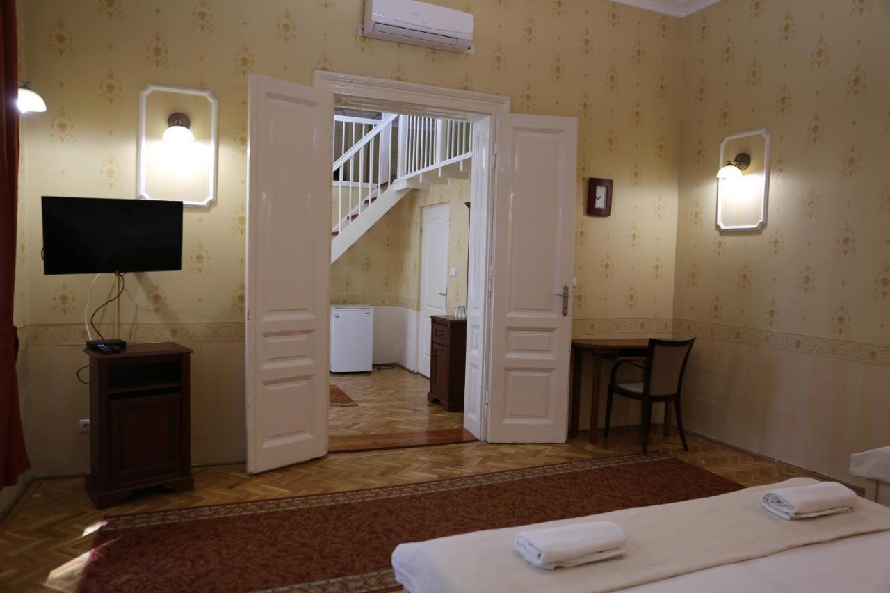 Peterfia Panzio Hotell Debrecen Eksteriør bilde