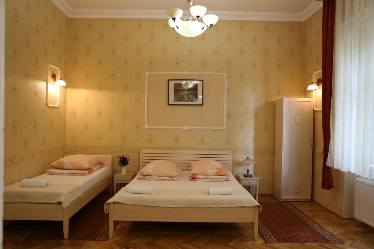 Peterfia Panzio Hotell Debrecen Eksteriør bilde