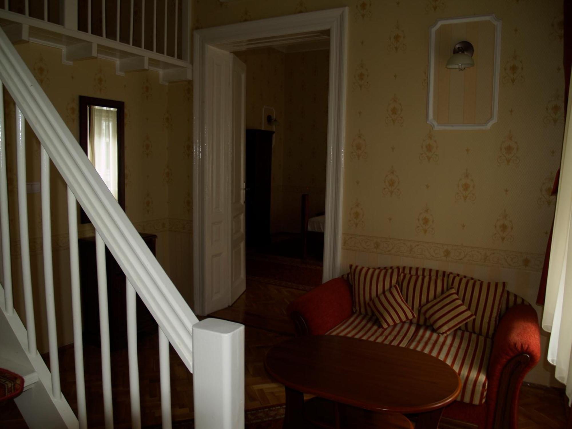 Peterfia Panzio Hotell Debrecen Eksteriør bilde