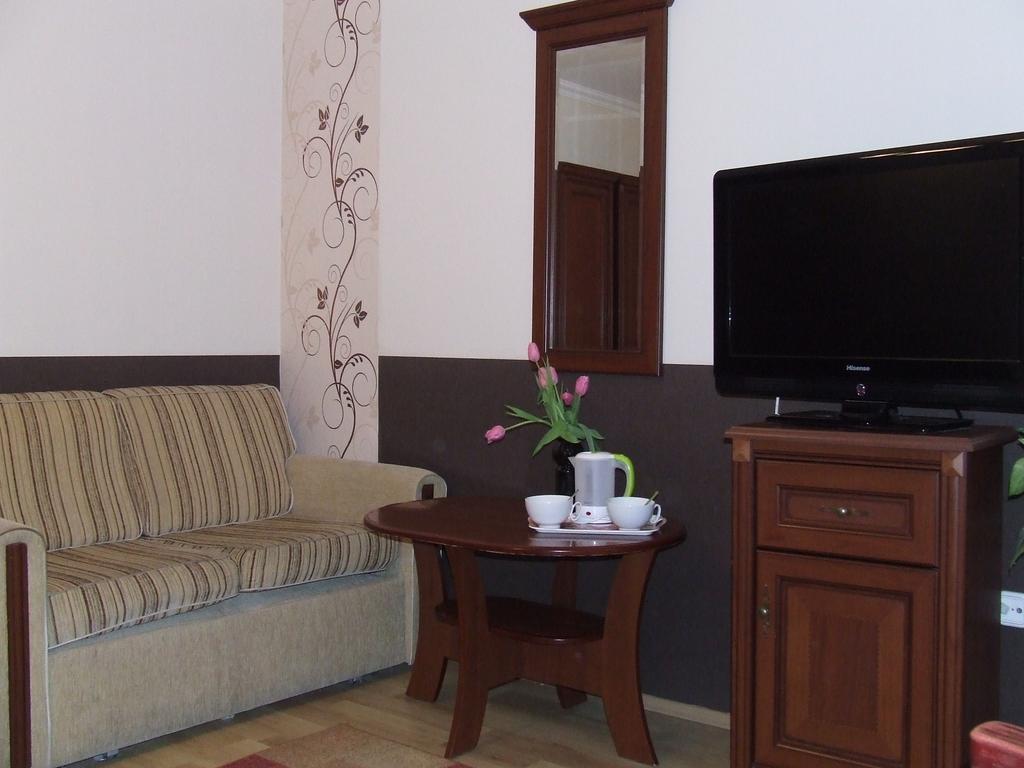 Peterfia Panzio Hotell Debrecen Eksteriør bilde