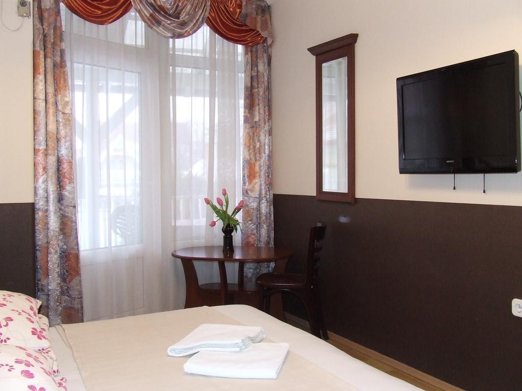 Peterfia Panzio Hotell Debrecen Eksteriør bilde