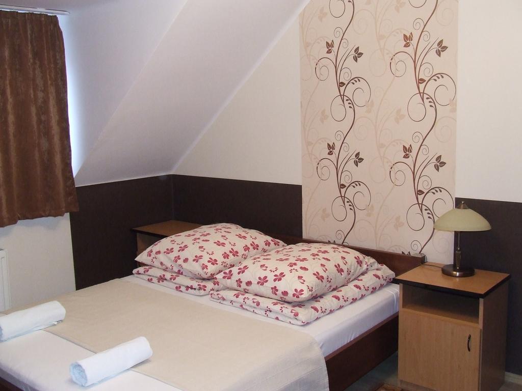 Peterfia Panzio Hotell Debrecen Eksteriør bilde