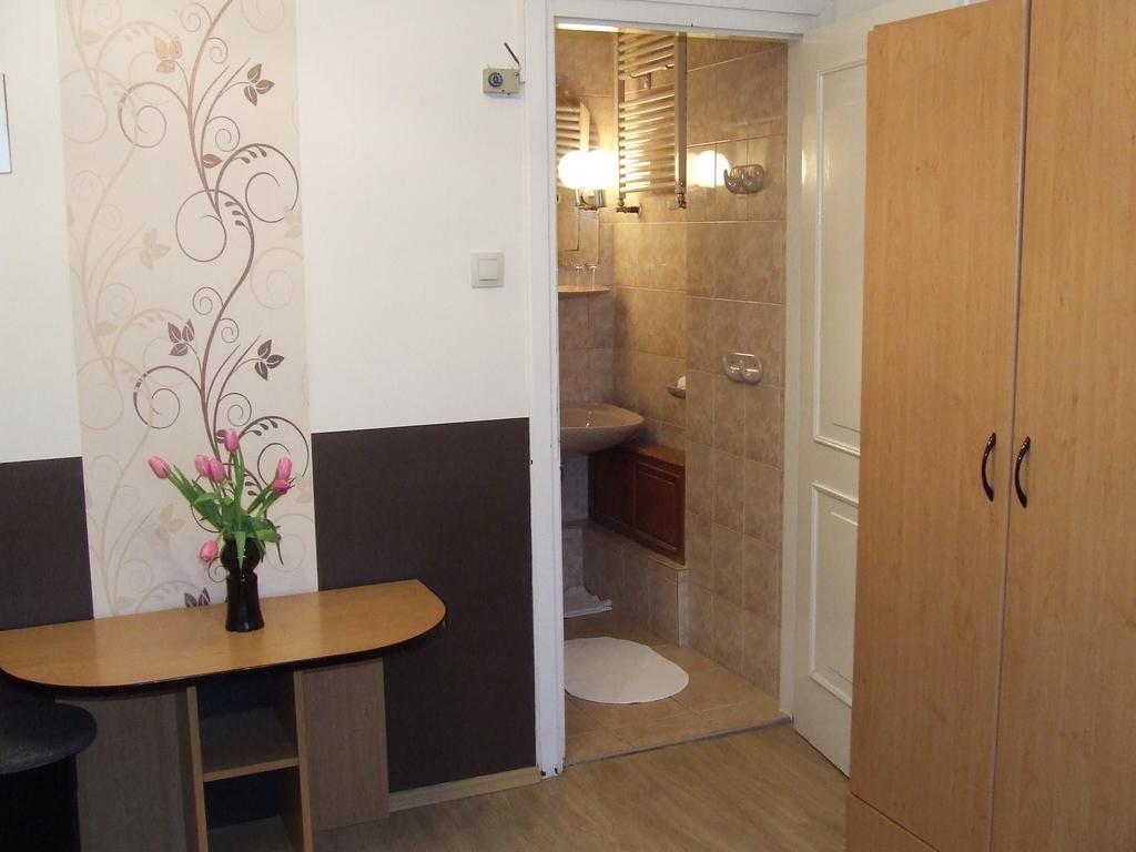 Peterfia Panzio Hotell Debrecen Eksteriør bilde