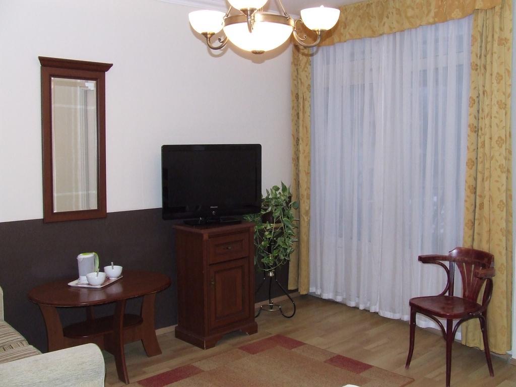Peterfia Panzio Hotell Debrecen Eksteriør bilde