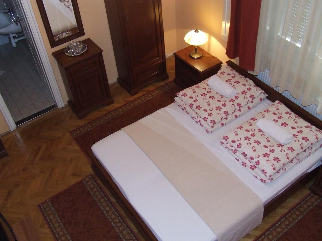 Peterfia Panzio Hotell Debrecen Eksteriør bilde