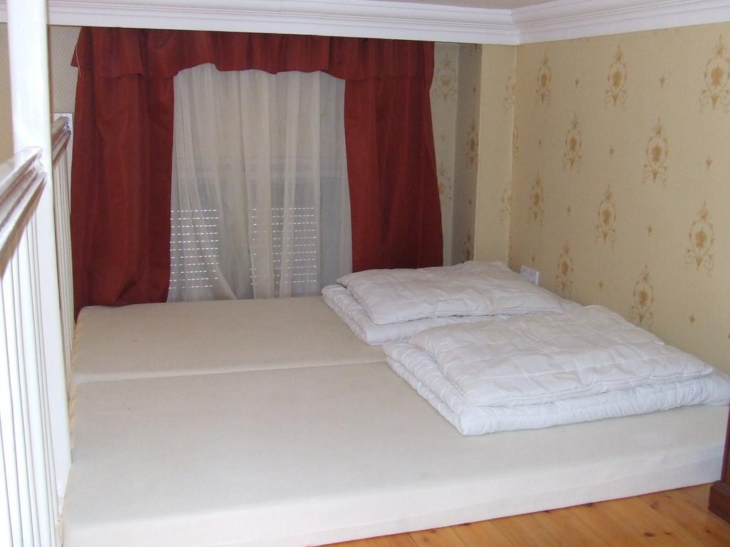Peterfia Panzio Hotell Debrecen Eksteriør bilde