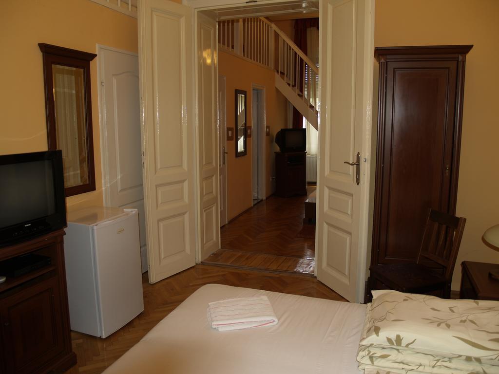 Peterfia Panzio Hotell Debrecen Rom bilde