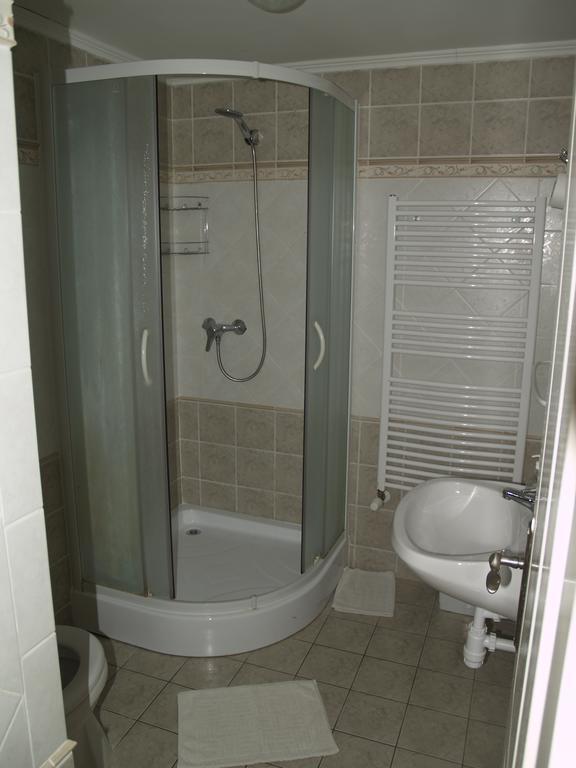 Peterfia Panzio Hotell Debrecen Rom bilde